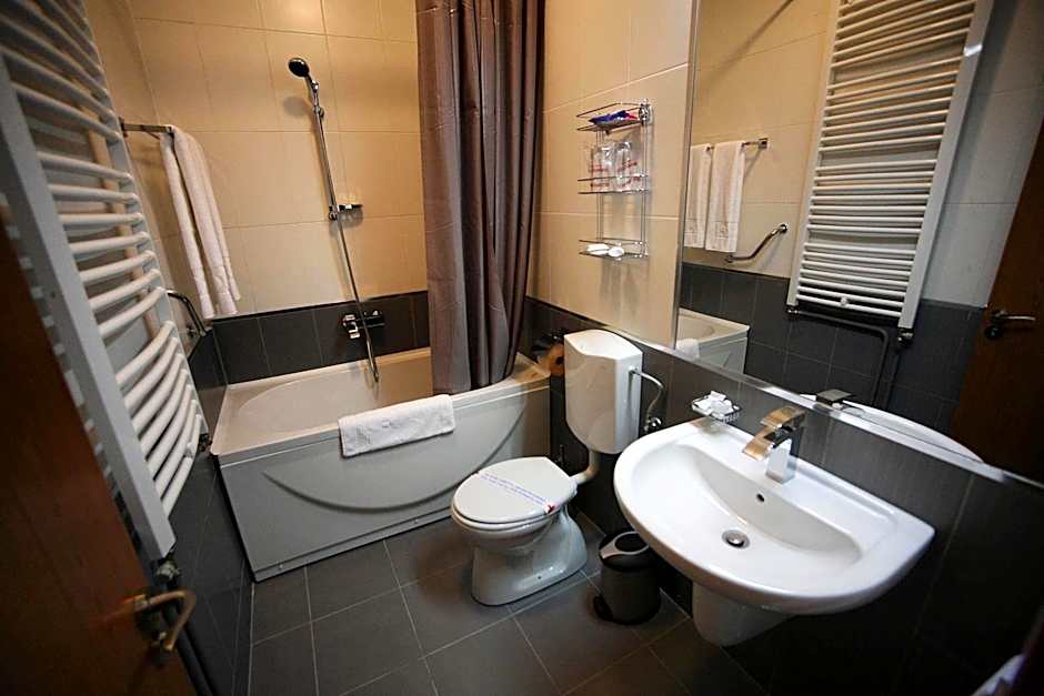 Golden Inn Hotel