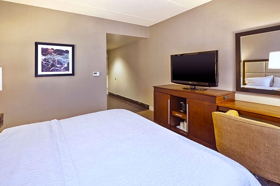 Hampton Inn & Suites Providence-Warwick Airport