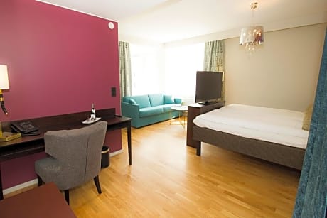 Comfort Family Room - Separate Building