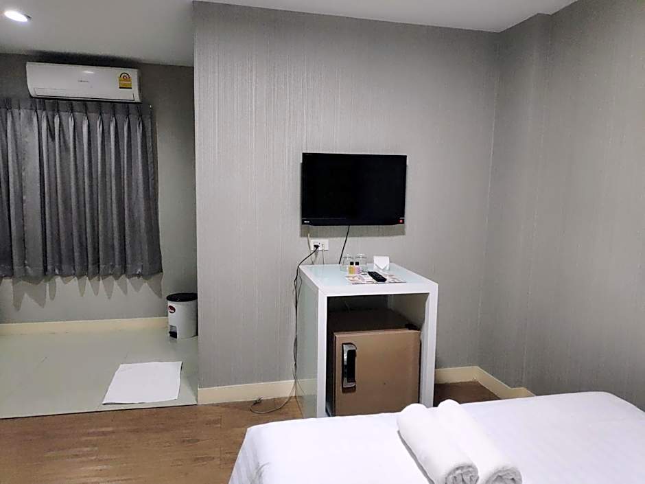 Tim Place - BTS Phra Khanong