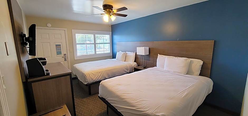 Beachwalker Inn & Suites