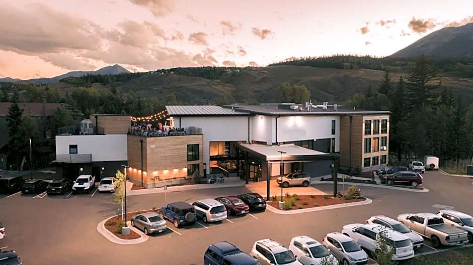 The Block Hotel & Commons