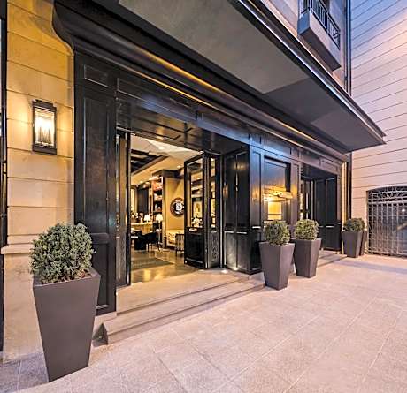 The Singular Santiago