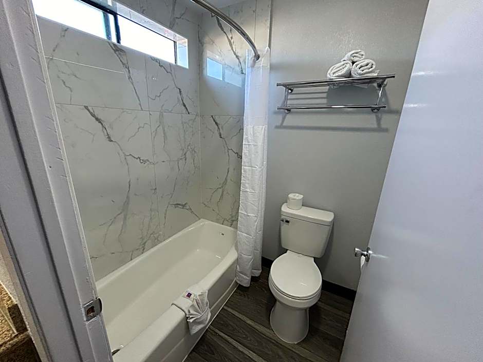 Studio 6 Bakersfield, CA South