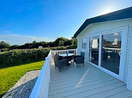 Newperran 102 - 2 Bedroom Country & Valley View Caravan