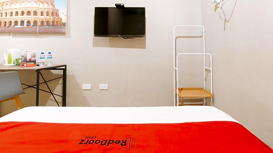 RedDoorz Plus near Osmena Highway 2