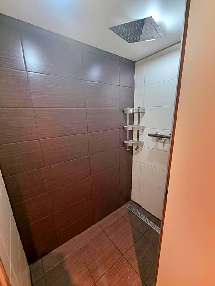 Amsterdam Downtown Hotel Canal View