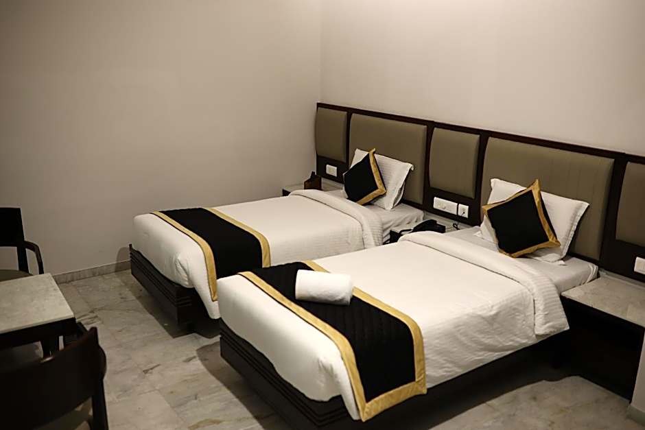 Hotel Saratharajans