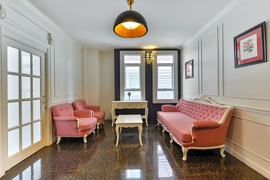 The River Scene Hotel