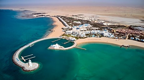 Hilton Salwa Beach Resort & Villas