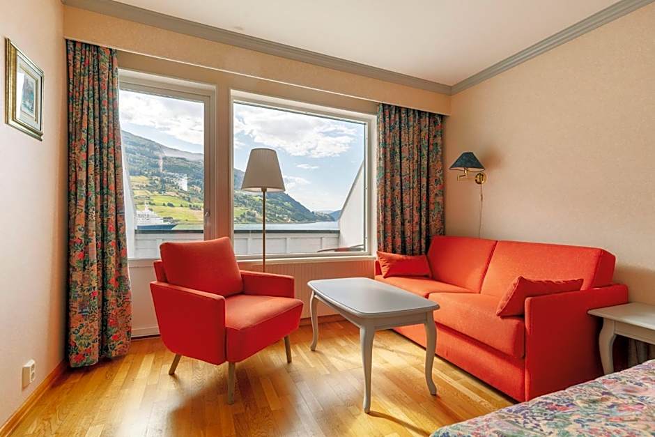 Olden Fjordhotel