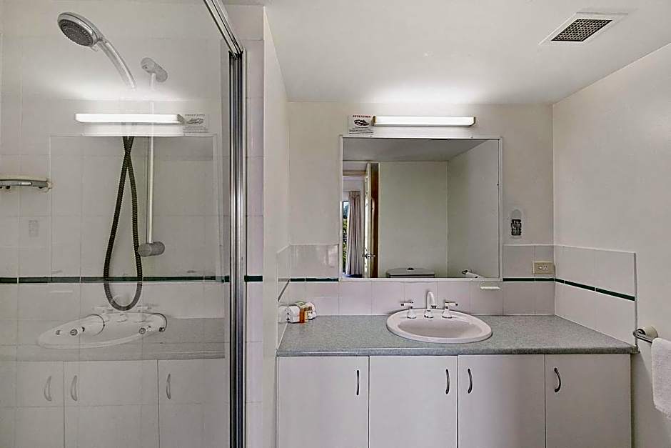 White Crest Apartments