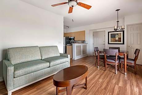 One-Bedroom Plus Queen Suite