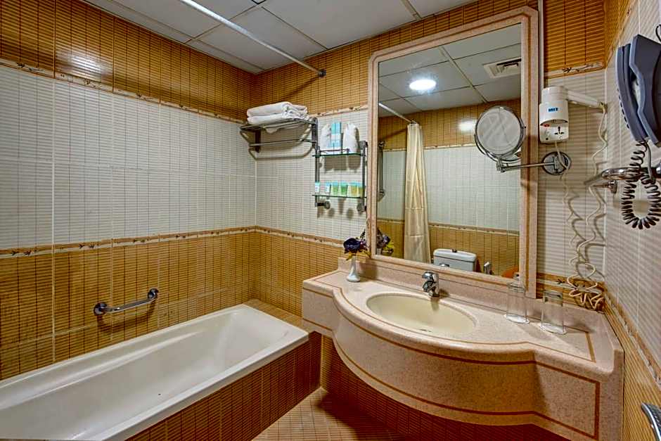 Al Bustan Tower Hotel Suites