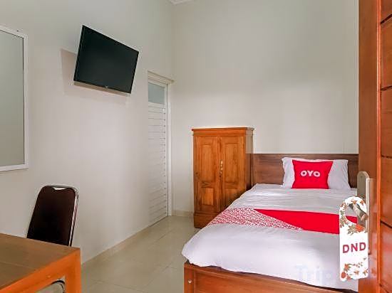 OYO 90045 Annafi Apartel