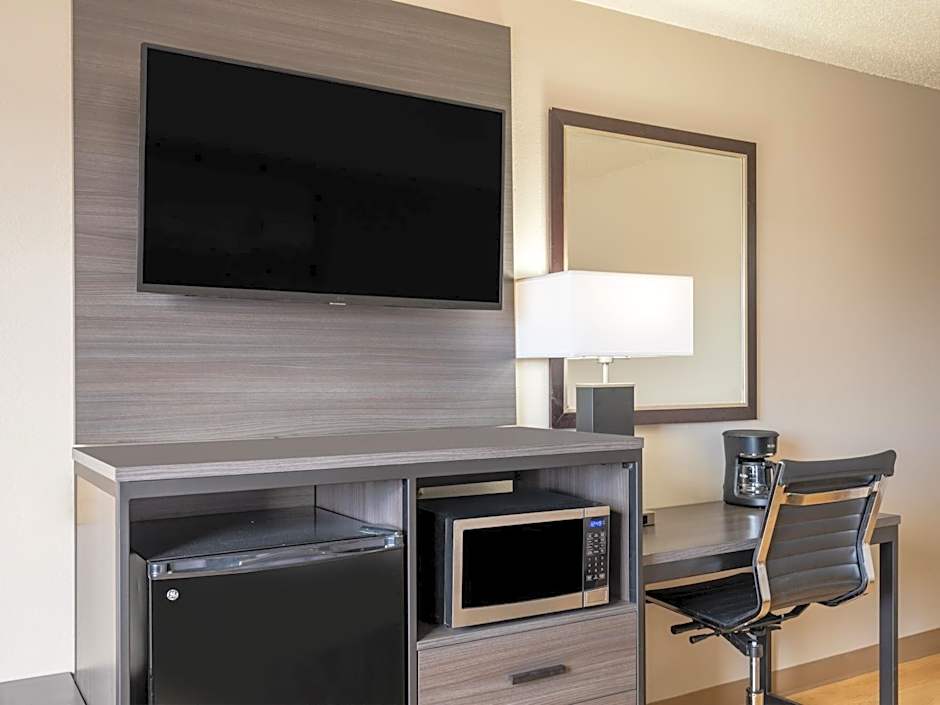 Super 8 by Wyndham Clinton