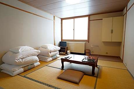 Twin Room with Shared Toilet