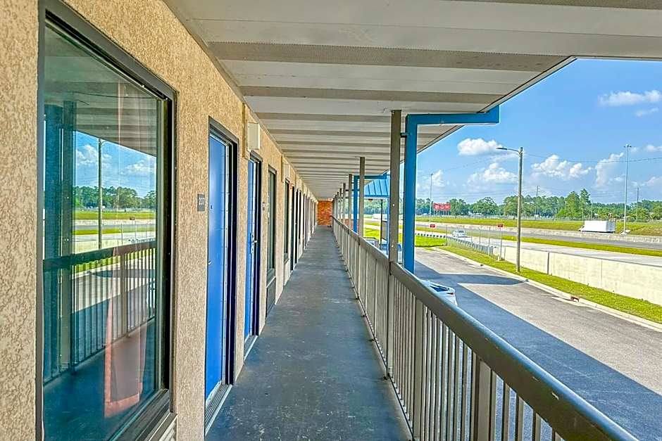 Hahira Inn By OYO near Valdosta