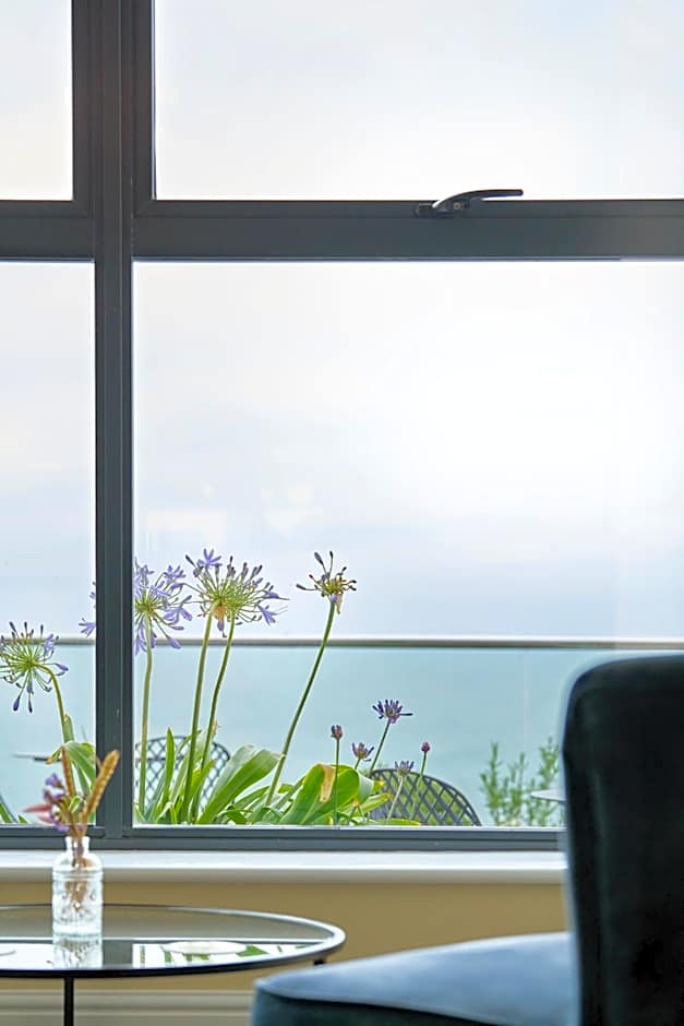 Outlaw's Guest House