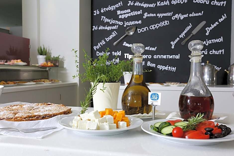 Alexandra Elegance Bridging Generations