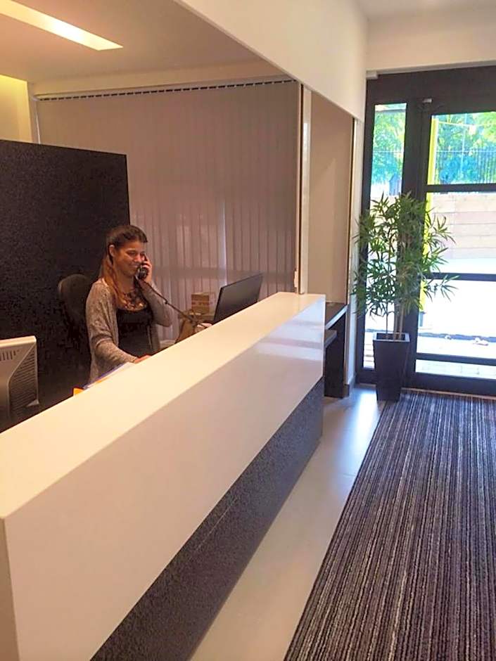 Pelican London Hotel And Residence