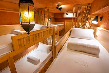Bed in 8-Bed Mixed Dormitory Room