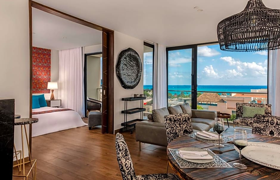 The Fives Downtown Hotel & Residences, Curio Collection by Hilton