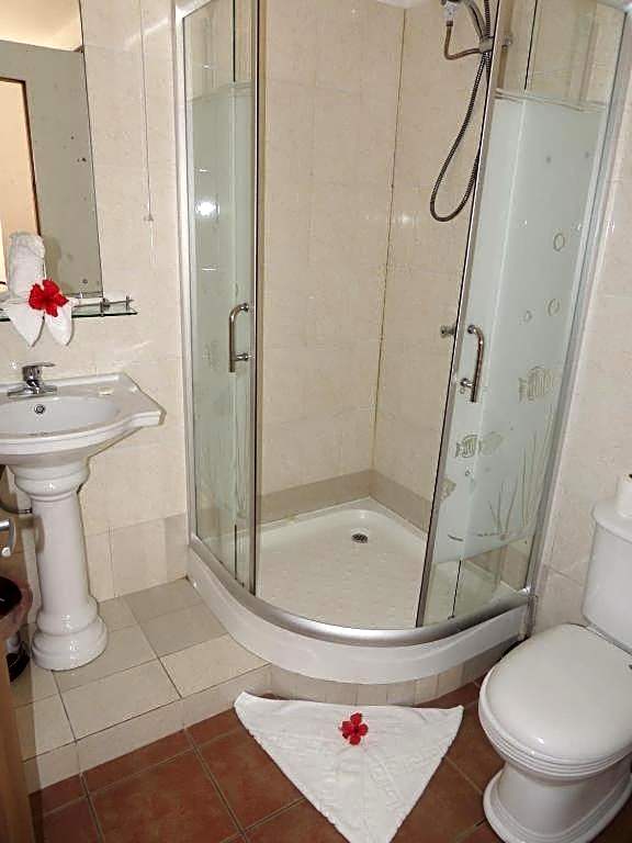 Reef Holiday Apartments