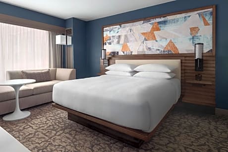1 Bedroom Executive Suite, 1 King, Sofa bed