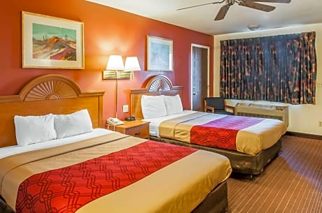 2 Queen Beds, Smoking