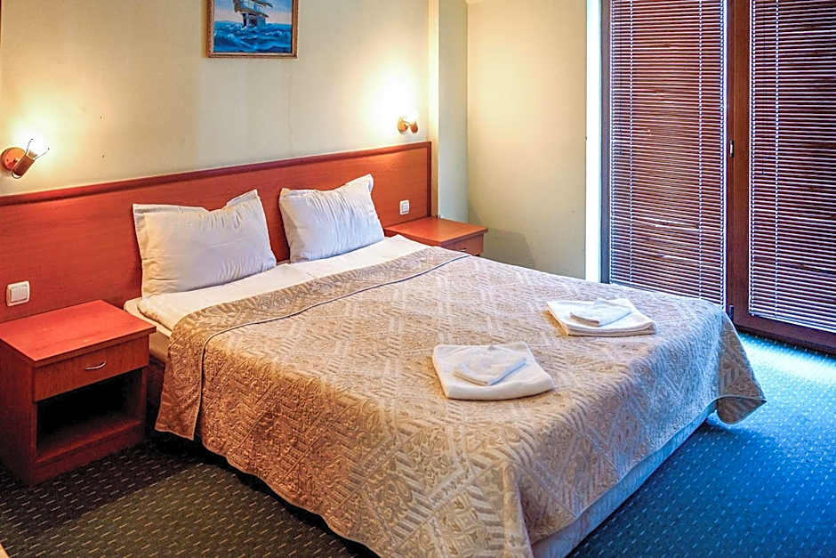 Dionis Hotel