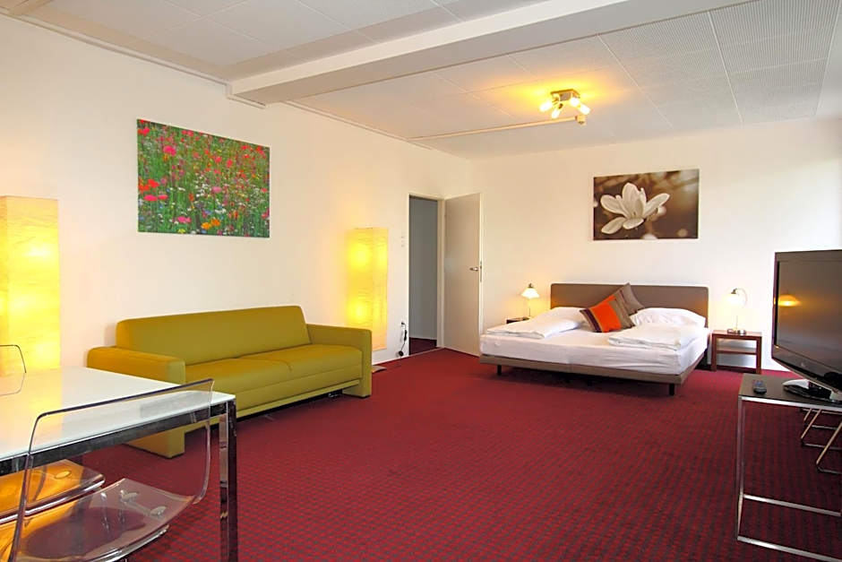 College Garden Hotel