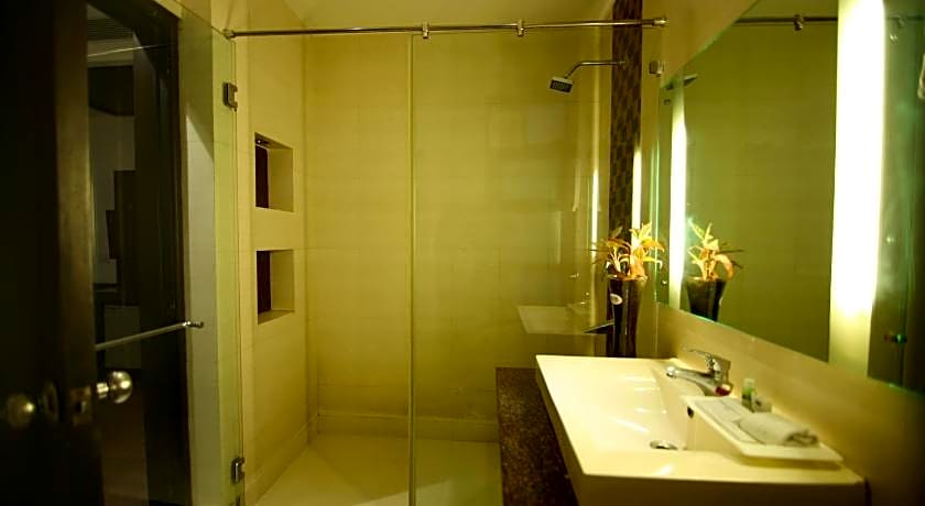 The Prime Balaji Deluxe @ New Delhi Railway Station Hotel