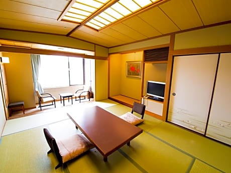 Japanese-Style Room with Mountain View - Smoking