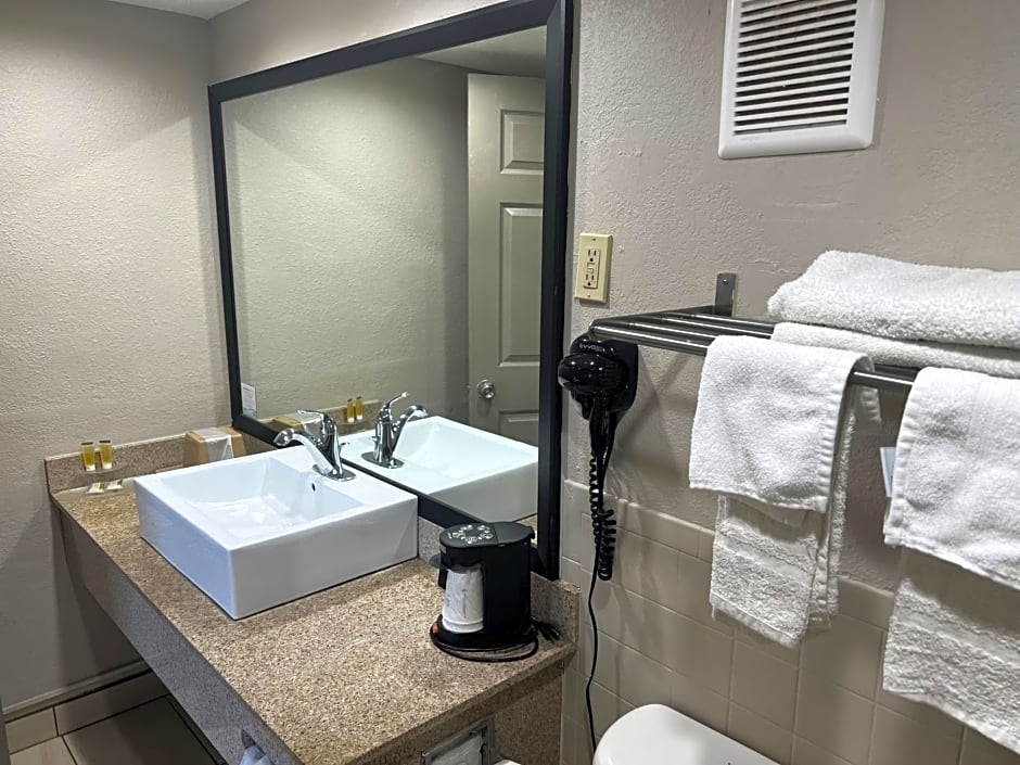 Days Inn by Wyndham St. Petersburg Central