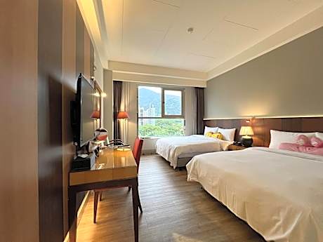 Quadruple Room with Mountain View