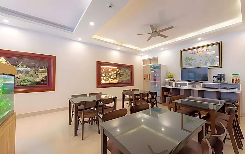 Luxury Airport Hotel & Spa