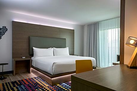 Chic, Suite, 1 King, Balcony