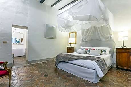 Suite with Whirlpool