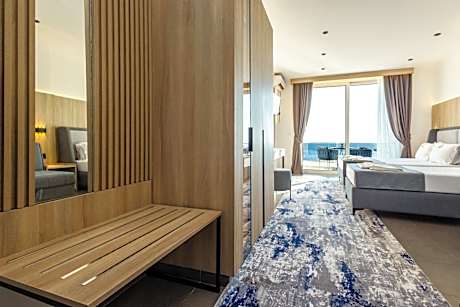 Deluxe Double or Twin Room with Sea View