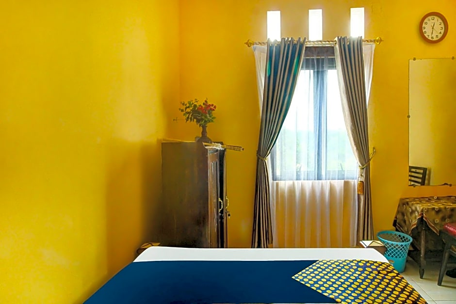 OYO HOMES 91242 Desa Wisata Cibuntu Kuningan Syariah