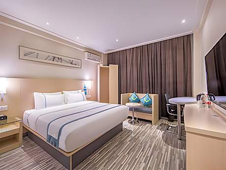 Business Queen Room