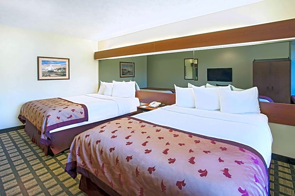 Microtel Inn & Suites by Wyndham Holland