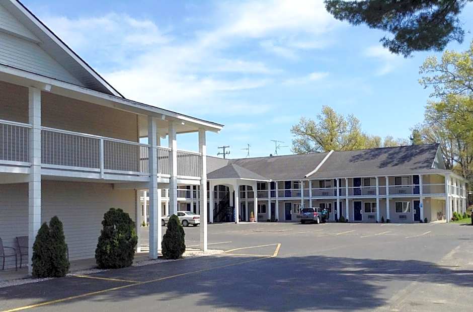 Travelodge by Wyndham Traverse City MI