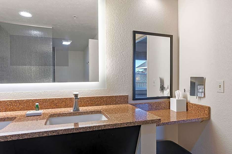 Cherry Tree Inn & Suites