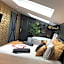 Playroom et Nuit Insolite