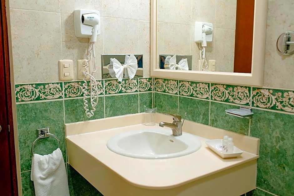 Hotel Plaza Colonial