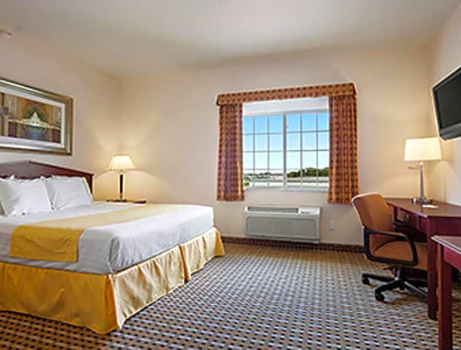 Days Inn & Suites by Wyndham Columbus NE