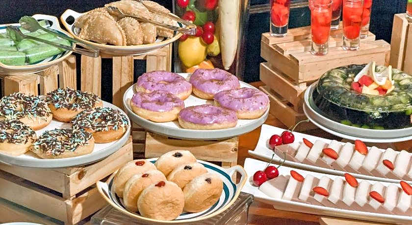 MaxOne Hotels Premier Melawai