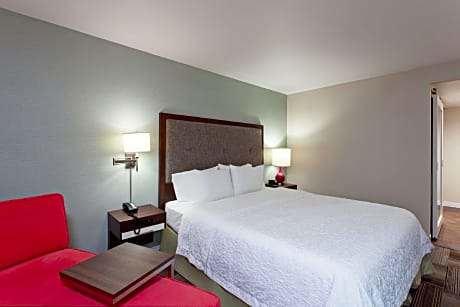 King Room - Hearing Access/Non-Smoking